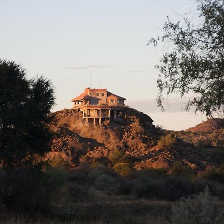 Отель Karivo Виндхук Экстерьер фото